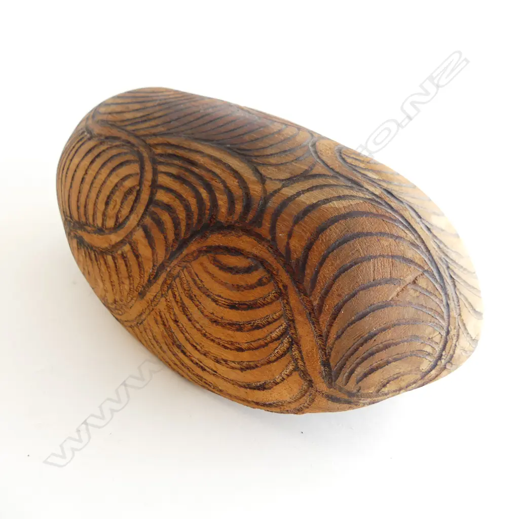 A vintage Aboriginal Coolamon bowl made from Australian hardwood, Image 1++